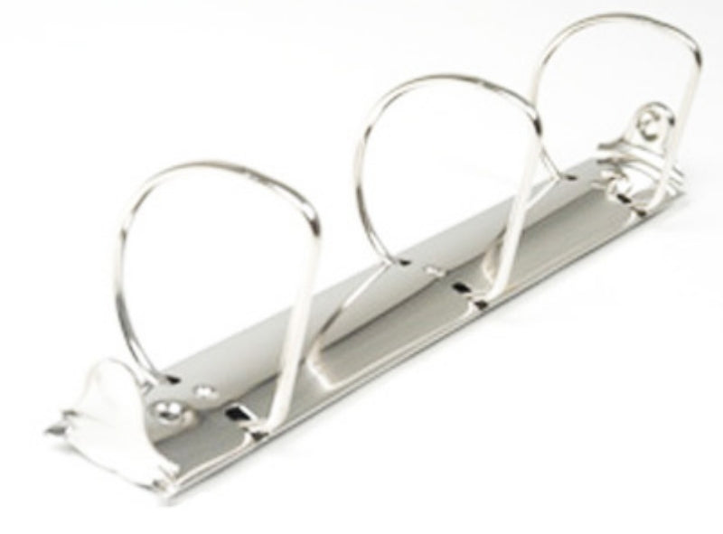 Herraje para carpeta de tres argollas en D de 2 pulgadas y base angosta de 36 mm, recto con palanca, acabado níquel y capacidad para 520 hojas, tamaño carta de 280 mm. Herraje para carpeta de tres argollas en D de 2 pulgadas y base angosta de 36 mm, recto con palanca, acabado níquel y capacidad para 520 hojas, tamaño carta de 280 mm.